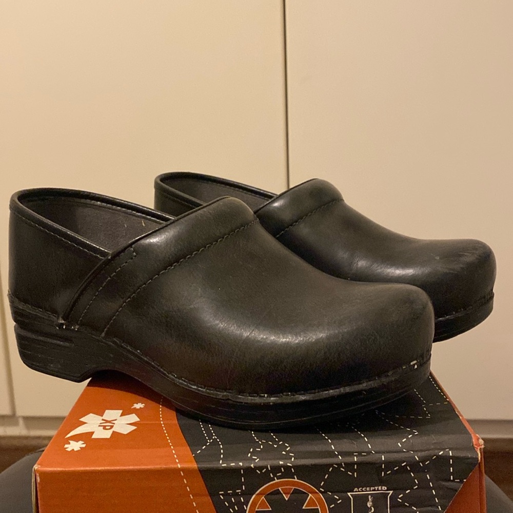 Dansko Pro XP Cabrio Clog Size 38 Color: Dark Grey